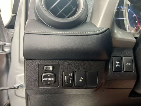 Used 2017 Toyota RAV4 XLE AWD/4WD image 18