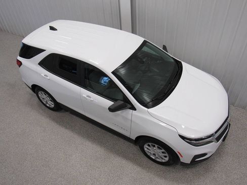 Used 2022 Chevrolet Equinox LS w/ LS Convenience Package AWD/4WD image 5