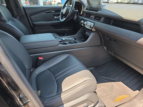 Certified 2025 Honda Pilot TrailSport image 35