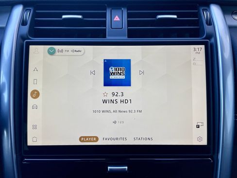 Certified 2024 Land Rover Discovery Dynamic SE image 29