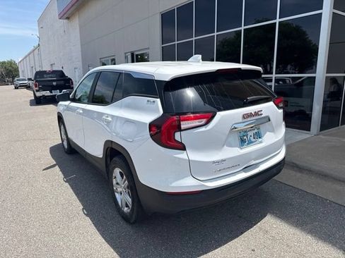 Used 2022 GMC Terrain SLE FWD image 4