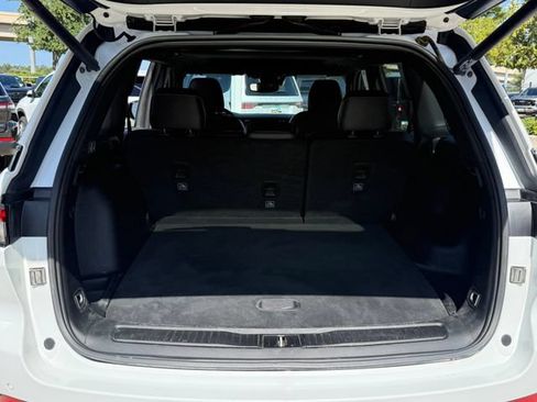 Used 2023 Jeep Grand Cherokee Altitude RWD image 30