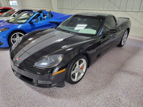 Used 2011 Chevrolet Corvette Coupe w/ 1LT RWD image 2