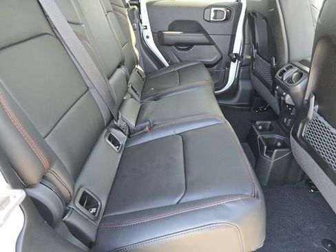 Used 2025 Jeep Gladiator Rubicon AWD/4WD image 30