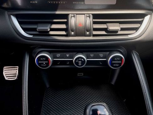 Used 2017 Alfa Romeo Giulia Ti w/ TI 19" Sport Package RWD image 18