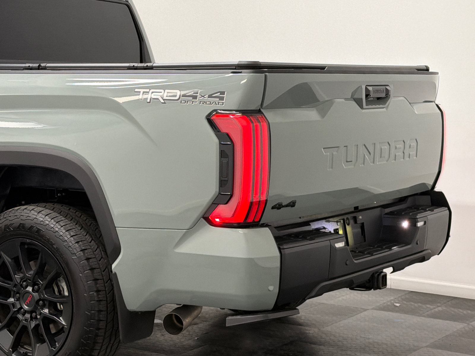 Used 2025 Toyota Tundra Limited w/ TRD Off-Road Package AWD/4WD image 6