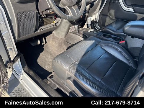 Used 2012 Jeep Wrangler Sahara w/ Dual Top Group image 39