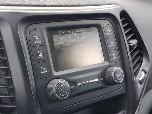 Used 2018 Jeep Cherokee Latitude image 20