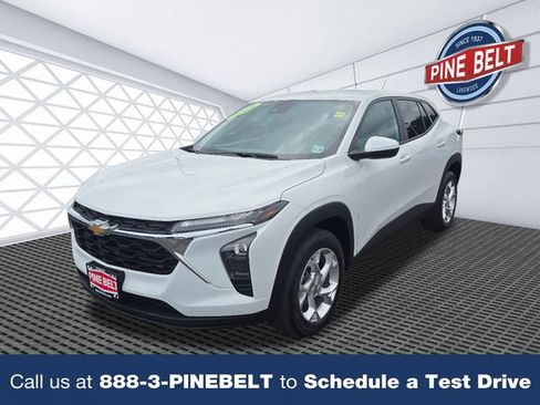 Certified 2024 Chevrolet Trax LS w/ LS Convenience Package FWD image 1