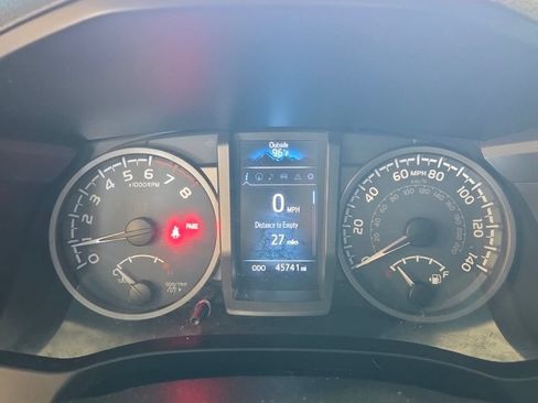 Used 2019 Toyota Tacoma TRD Off-Road w/ Technology Package AWD/4WD image 8