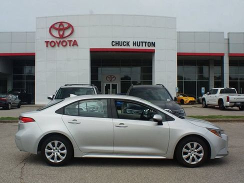 Used 2024 Toyota Corolla LE FWD image 1
