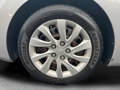 Used 2013 Hyundai Elantra GLS FWD image 30