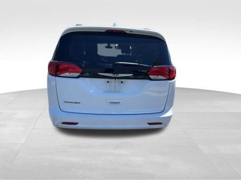 Used 2020 Chrysler Voyager Lxi FWD image 6