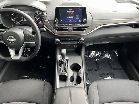 Used 2025 Nissan Altima 2.5 SV image 32