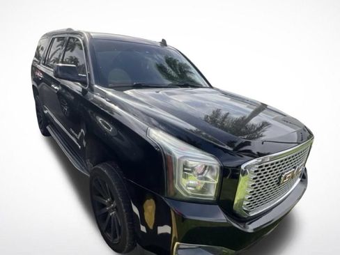 Used 2017 GMC Yukon Denali RWD image 2