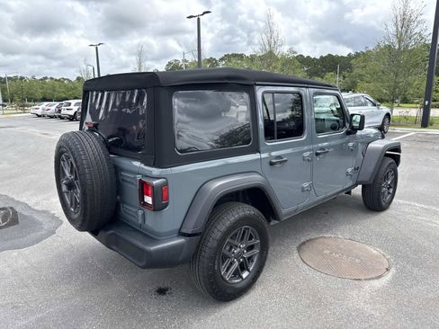 Used 2024 Jeep Wrangler Unlimited Sport AWD/4WD image 3