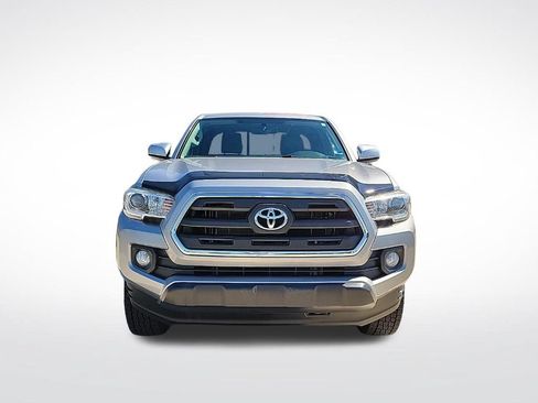 Used 2017 Toyota Tacoma SR5 AWD/4WD image 14