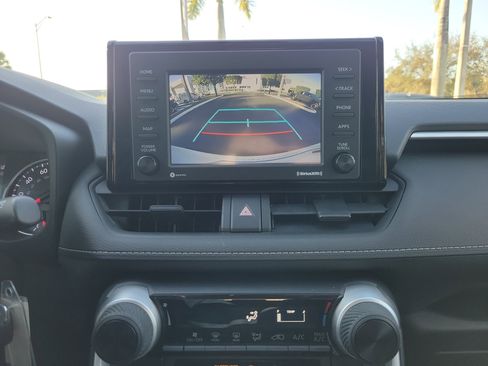 Used 2022 Toyota RAV4 LE image 27