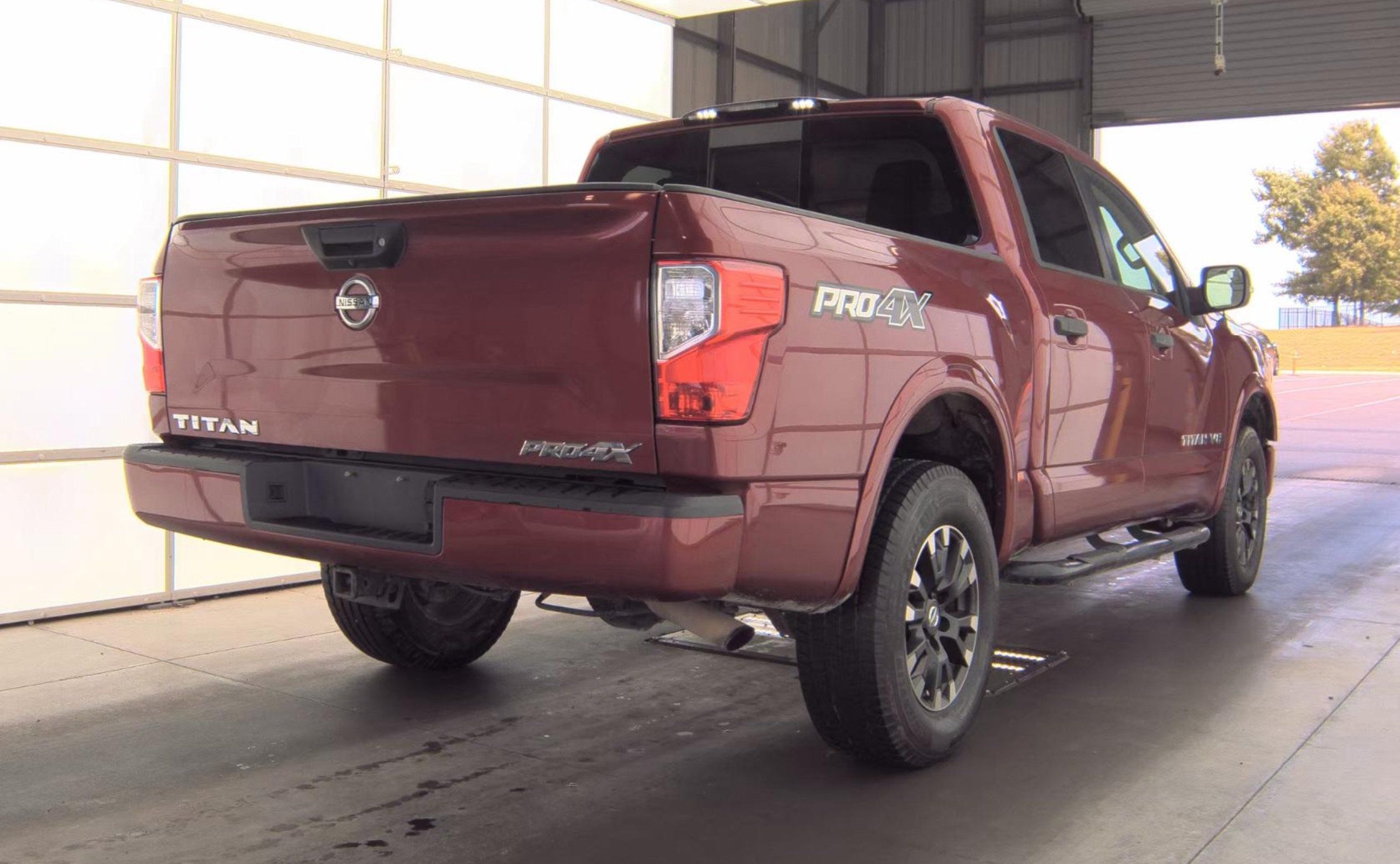 Used 2019 Nissan Titan PRO-4X AWD/4WD image 5