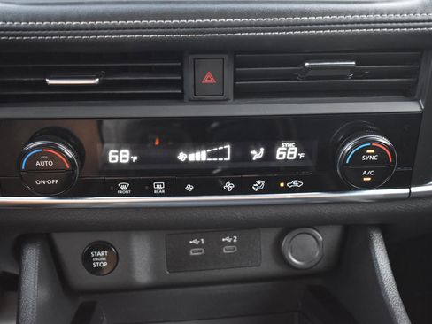 Used 2024 Nissan Rogue SV image 37