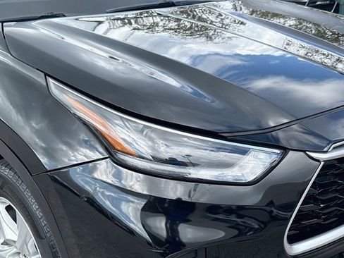 Used 2023 Toyota Highlander L FWD image 33
