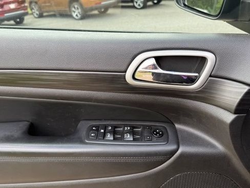 Used 2021 Jeep Grand Cherokee Laredo X AWD/4WD image 15