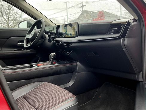 Used 2025 Nissan Kicks SR w/ SR Premium Package image 14