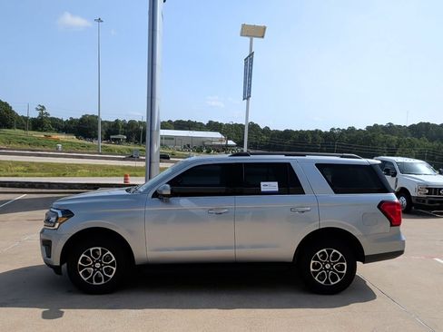 Certified 2024 Ford Expedition XLT RWD image 6