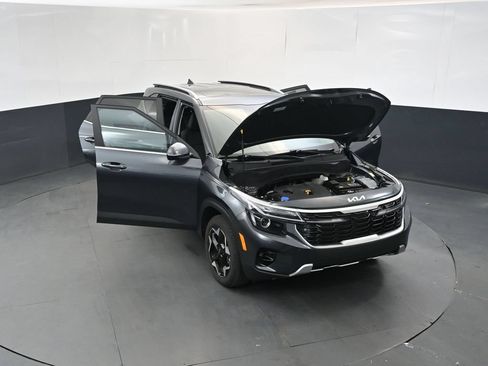 Used 2024 Kia Seltos EX AWD/4WD image 17