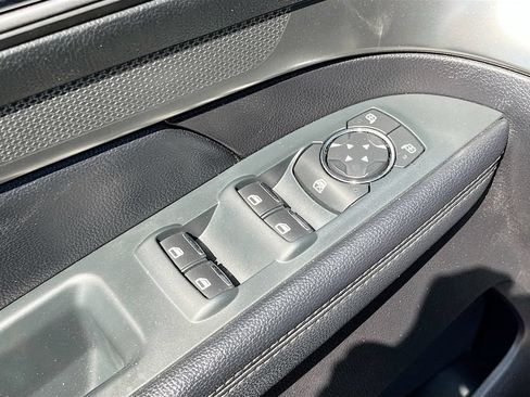 Used 2019 Ford Explorer XLT w/ Equipment Group 202A AWD/4WD image 18