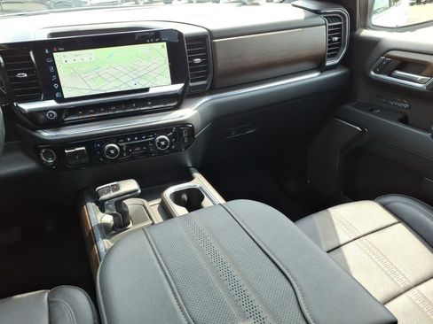 Used 2023 Chevrolet Silverado 1500 High Country AWD/4WD image 18