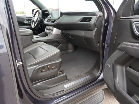 Used 2023 GMC Yukon XL SLT AWD/4WD image 29