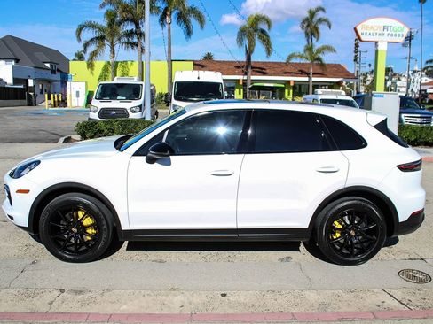 Used 2019 Porsche Cayenne image 2