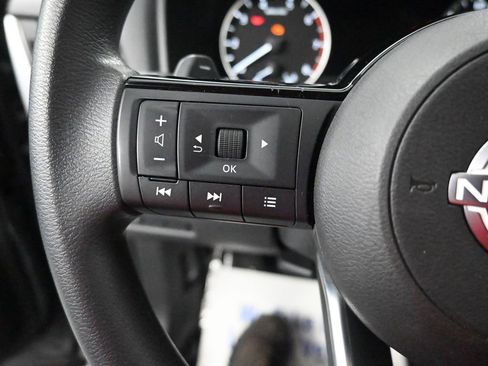 Used 2023 Nissan Rogue SV image 32