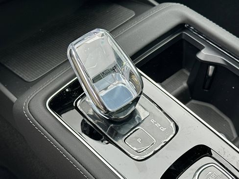 New 2025 Volvo XC90 B6 Core image 21