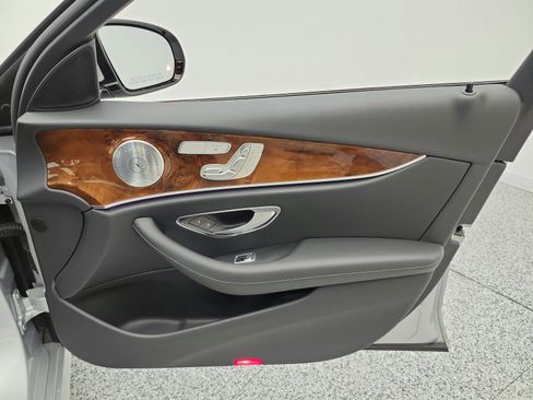Used 2017 Mercedes-Benz E 300 image 29