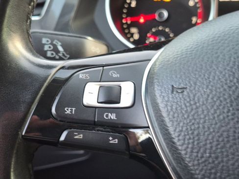 Used 2018 Volkswagen Tiguan SE FWD image 10
