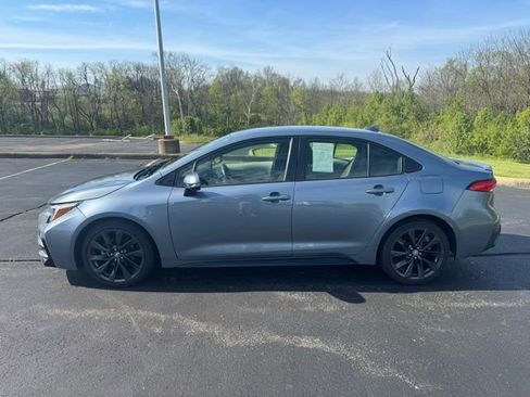 Used 2024 Toyota Corolla SE w/ SE Convenience Package image 6