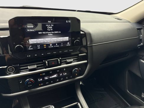 Used 2022 Nissan Pathfinder SL FWD image 24