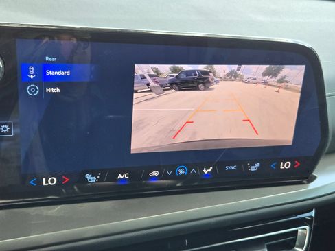 Certified 2026 Chevrolet Traverse LT FWD image 16