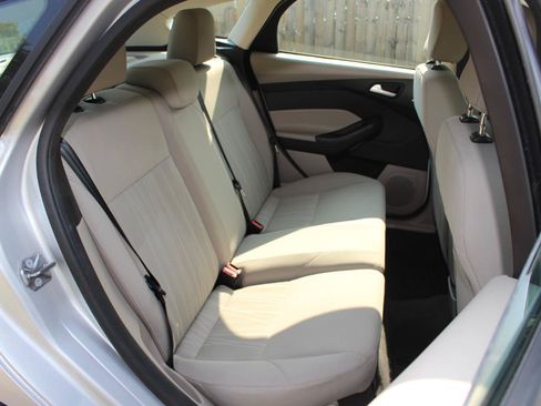 Used 2015 Ford Focus SE w/ SE Sport Package FWD image 33