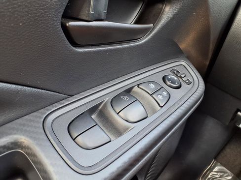 Used 2024 Nissan Versa S w/ Trunk Package image 18