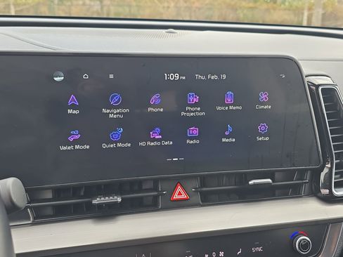 Used 2024 Kia Sportage EX image 19