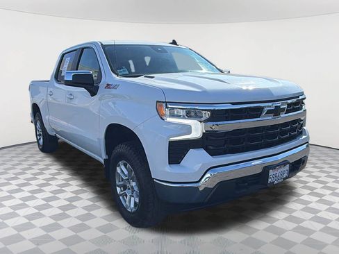 Used 2022 Chevrolet Silverado 1500 LT AWD/4WD image 3