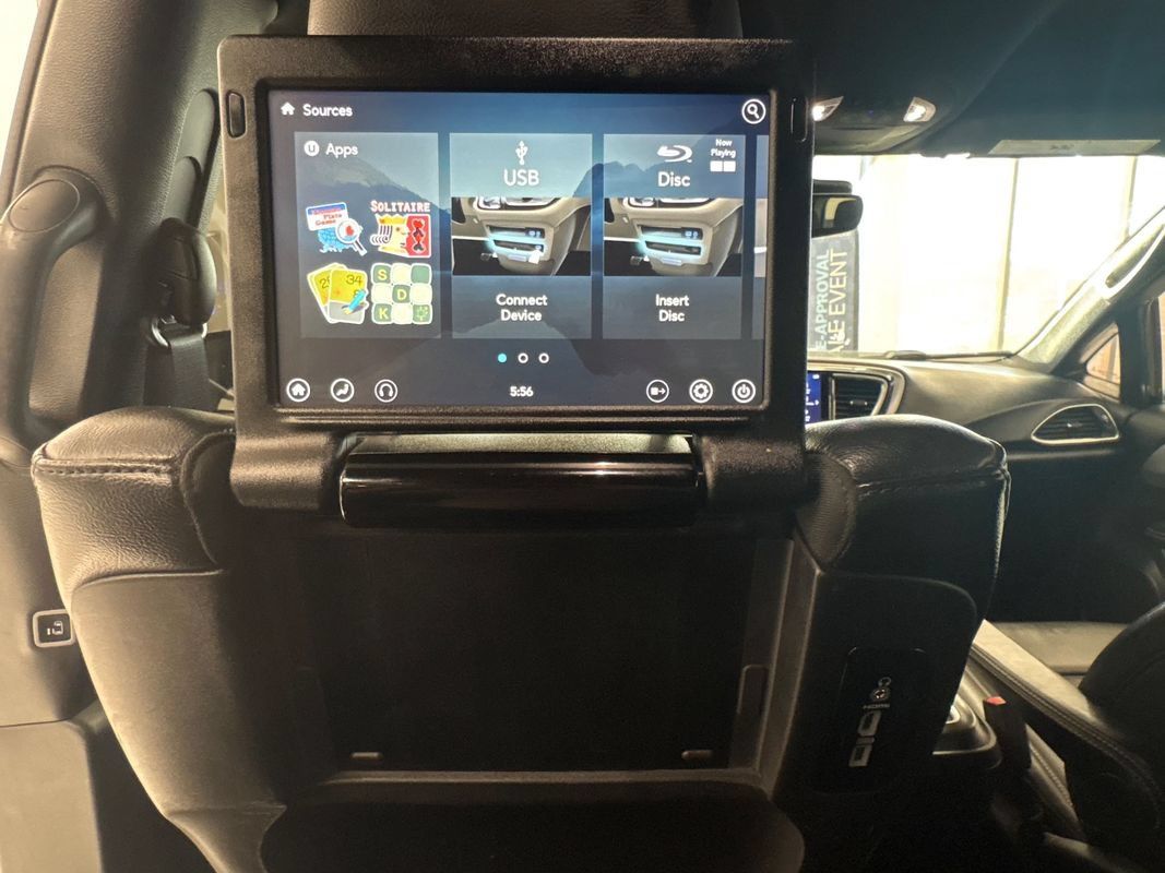 Used 2019 Chrysler Pacifica Touring-L Plus w/ Advanced Safetytec Group FWD image 17