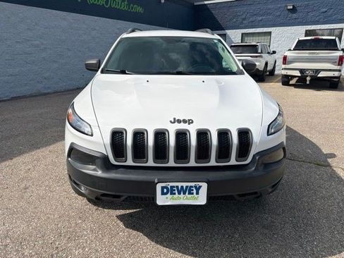 Used 2016 Jeep Cherokee Trailhawk AWD/4WD image 8