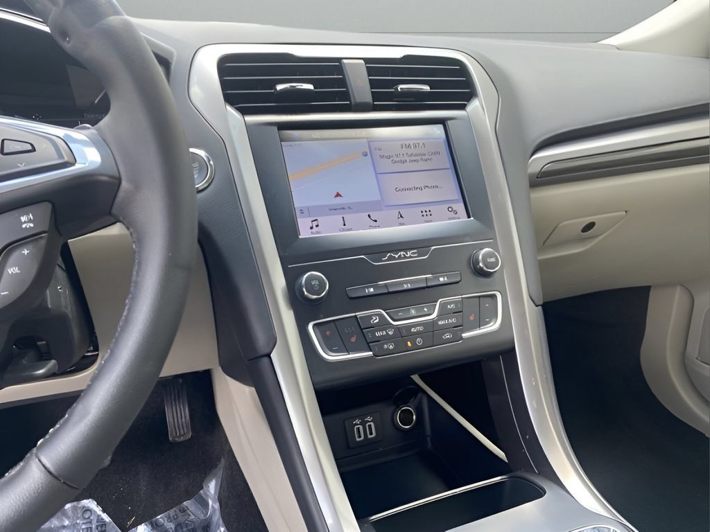 Used 2019 Ford Fusion SEL FWD image 9