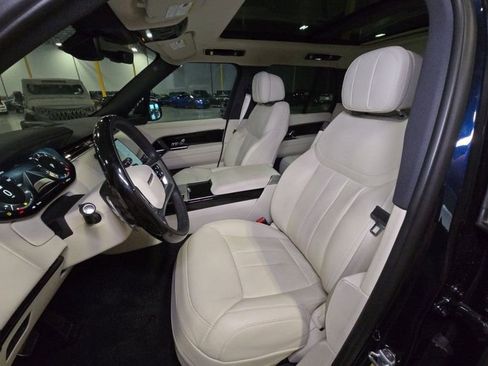 Used 2025 Land Rover Range Rover SE AWD/4WD image 6