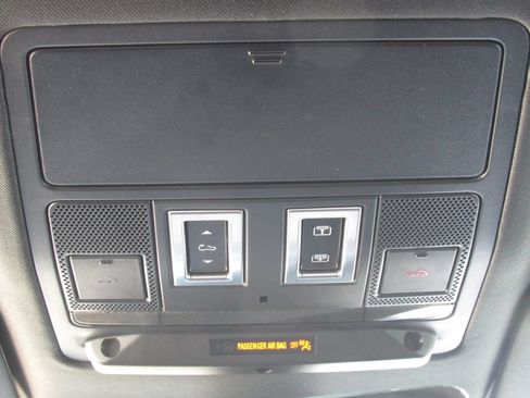 Used 2023 Land Rover Defender 110 X-Dynamic SE AWD/4WD image 29