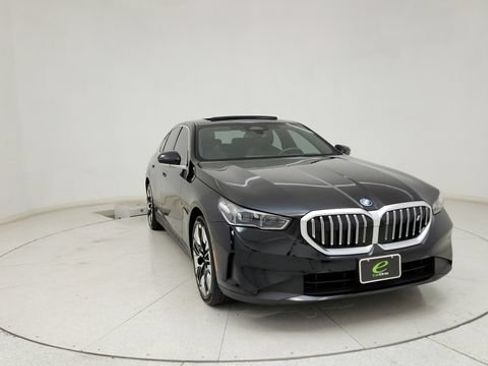 Used 2024 BMW i5 eDrive40i w/ M Sport Package RWD image 2